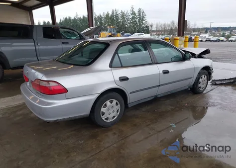 2000 Honda Accord 2.3 Dx из США, поврежденный, VIN 1HGCF8543YA096042